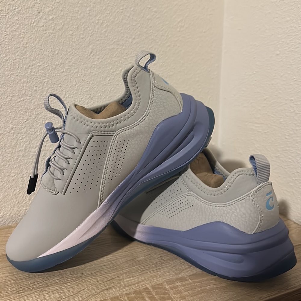 NWOB Clove Shoes Nonslip, Water Resitant. Perfect for Nurses or kids! - Picture 4 of 9